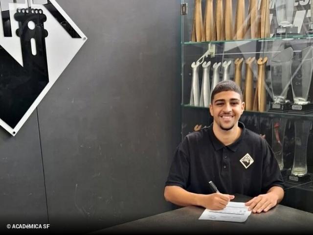 app下载-“国米皇帝”之子 小阿德里亚诺签约葡萄牙业余球队