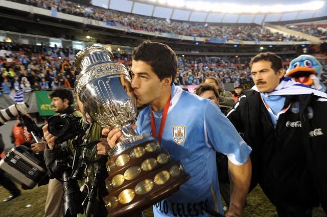 体育视频直播-【人物】“考迪罗”式的英雄 苏亚雷斯挥别国家队