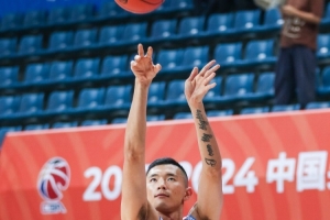 体育视频直播-媒体人：陈林坚体检初步结果已出 下午会抵达青岛和山东男篮会合