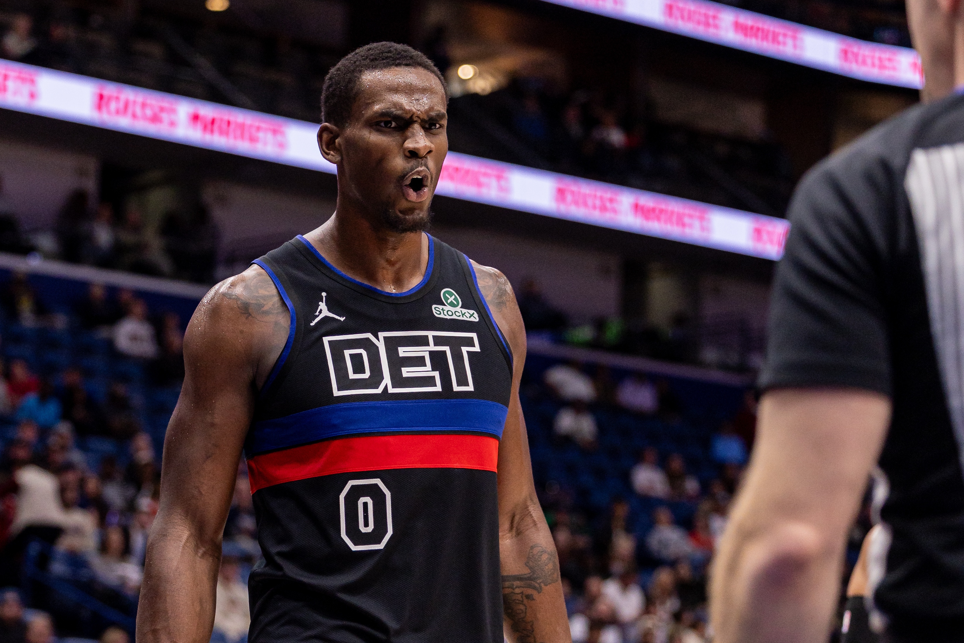 开云体育-杜伦：从跳球开始就要进入状态 问题在我们自身球队会变得更好