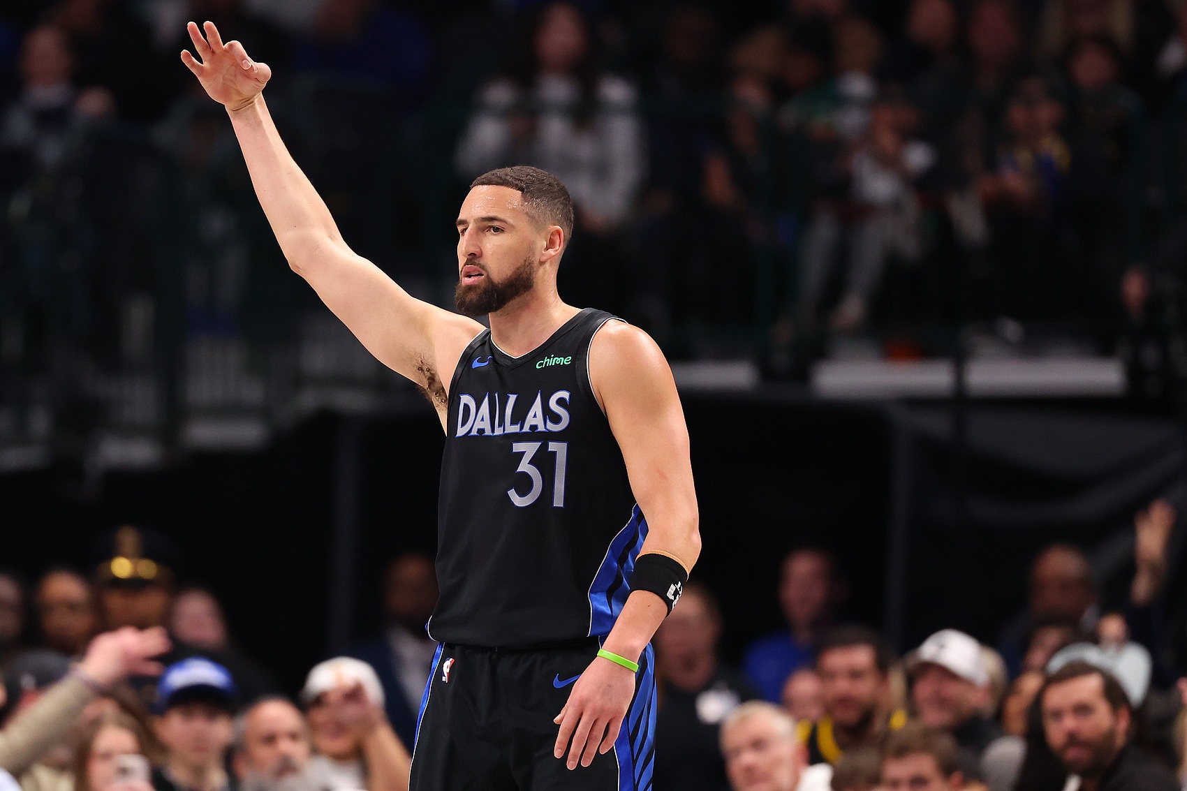 app下载-克莱替补出战16分钟 7中3&amp;三分3中2拿到8分2板2助1帽 正负值-4